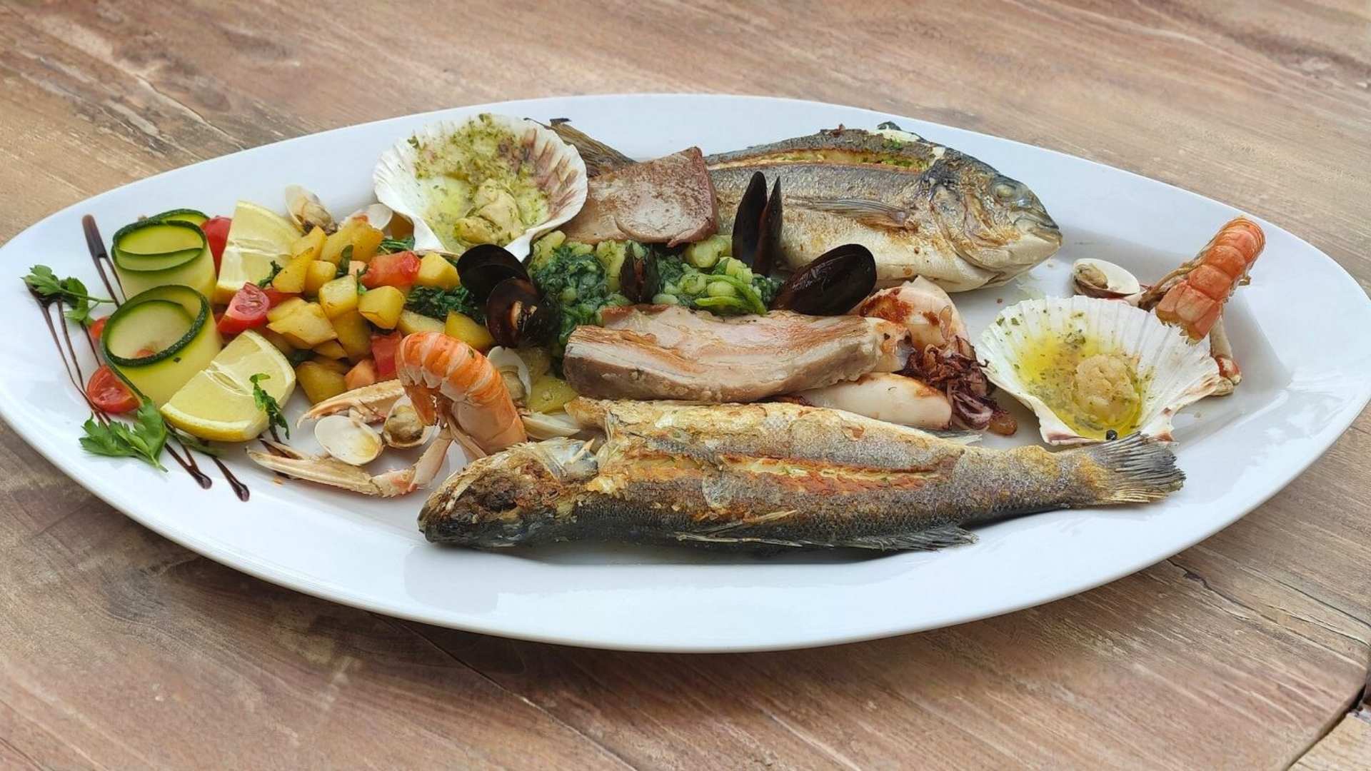 Taxi Orebić grilled fish in a restaurant on Korčula