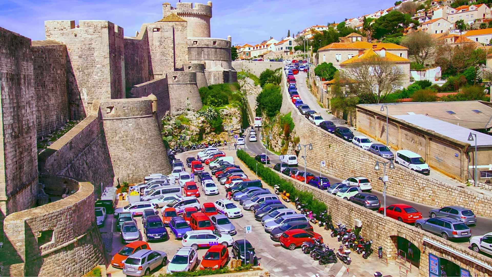 Taxi Orebić Dubrovnik old town full parking lot