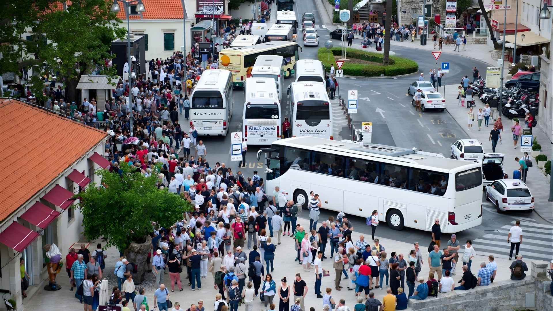Taxi Orebić Dubrovnik old town pile gate traffic jam