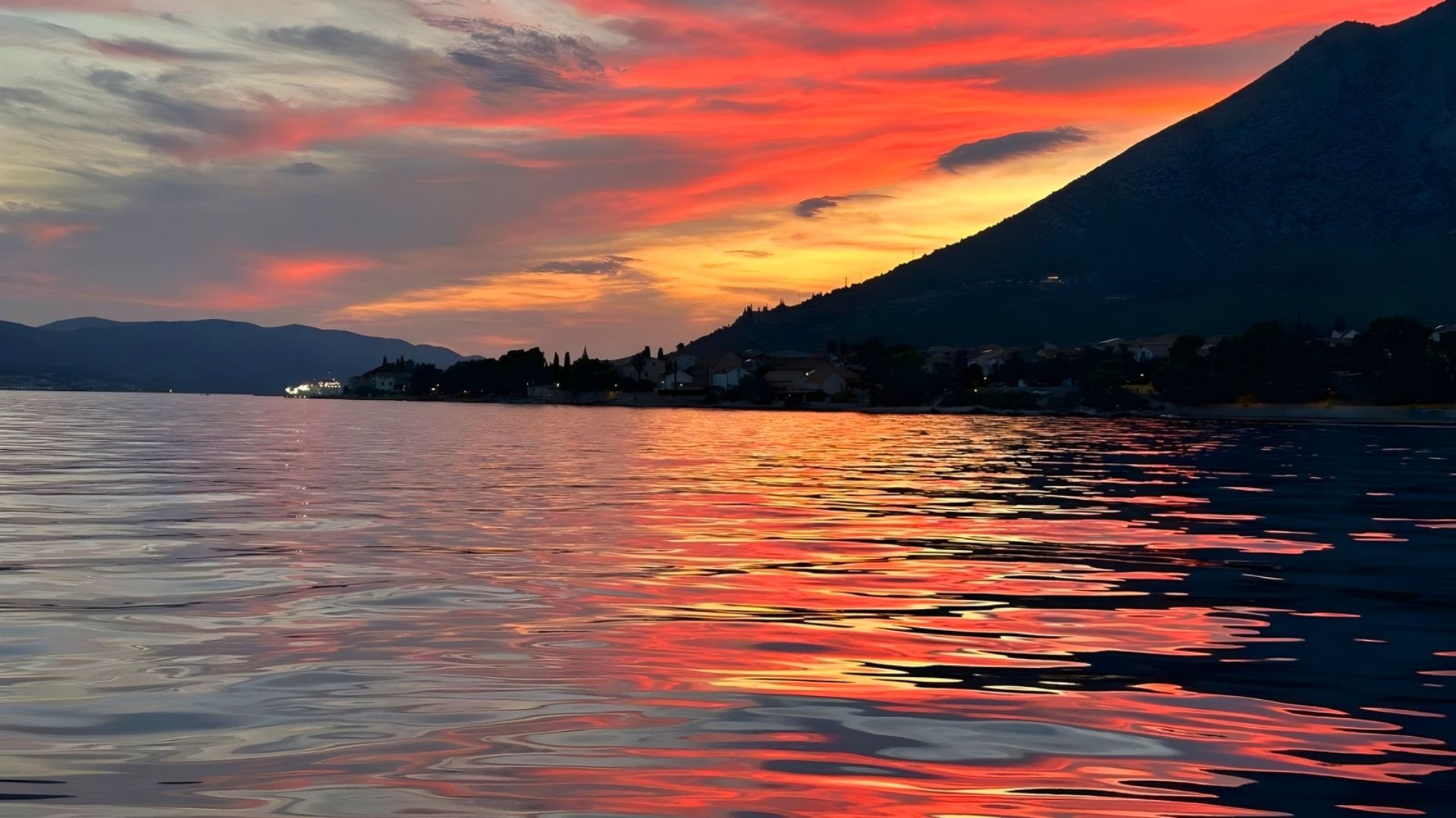 Taxi Orebić red sunset on the sea, romantic evening