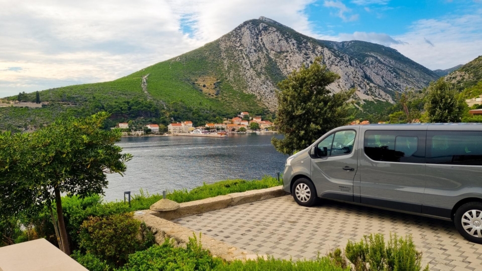 Taxi Orebic wine tour Grgić winery Trstenik